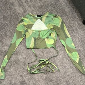 PrettyLittleThing Green Abstract Print Long Sleeve Tie-Waist Crop Top